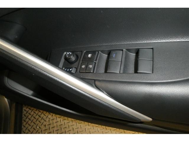 カローラクロス ハイブリッド　Ｓ　衝突軽減　メモリナビ　ＤＶＤ　エアバッグ　クルーズコントロール　ＬＥＤヘッドライト　ＥＴＣ車載器　アルミホイール　Ｂモニター　スマートキー　ナビ　キーレス　ミュージックプレイヤー接続可　横滑り防止機能（27枚目）