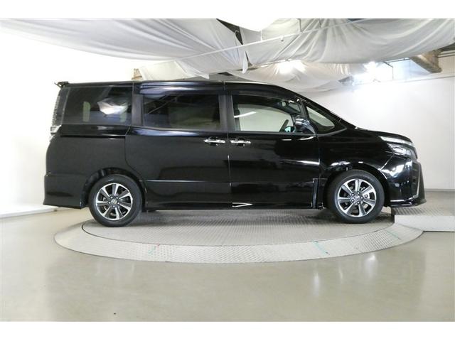 ヴォクシー ＺＳ　煌ＩＩ　スマートキー・プッシュスタート　バックガイドモニター　セキュリティアラーム　両側パワスラドア　ＥＴＣ車載器　地デジテレビ　ＶＳＣ　ＬＥＤライト　助手席エアバック　キーレスエントリー　ＡＣ　パワステ（5枚目）