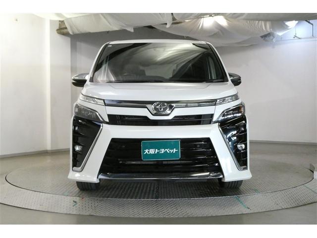 ヴォクシー ZS 煌III プリクラッシュ スマートキ アイスト DVD再生機能 横滑り防止装置 ナビTV アルミ 三列シート WAC 盗難防止 オートエアコン キーレス ETC装備 パワステ メモリナビ クルコン ABS(2枚目)