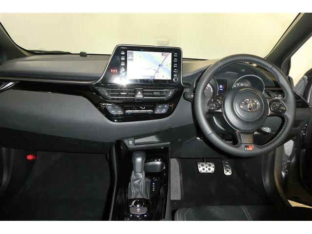 �C���p�l����́A������̓͂��ʒu�ɑ���{�^�����z�u����Ă���A�h���C�o�[�̎g�����肪�l������Ă��܂���