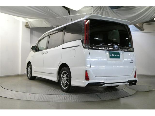 ノア ハイブリッドＳｉ　ダブルバイビーＩＩＩ　地デジ　バックモニター　両側ＰＳＤ　ＬＥＤ　ナビ＆ＴＶ　ＤＶＤ　横滑り防止装置　アルミホイール　スマキー　エアバッグ　クルコン　ＡＣ　３列シート　キーフリー　ＥＴＣ　メモリーナビ　イモビライザー（7枚目）