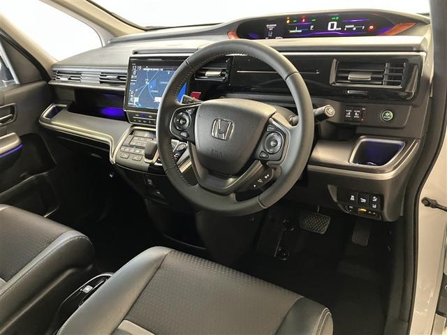 �X�^�C���b�V���ȃf�U�C���̃C���p�l�B�e����X�C�b�`�͎g���₷���ʒu�ɔz�u����Ă܂��B