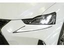LEDヘッドライトです。デザイン性がよくとても明るいので、夜間の走行や悪天候でも安心です。しかも長寿命!