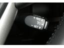 ステアリングスイッチ付き。前方から目を離すことなく操作することが可能です。