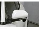 ドアミラーに方向指示灯が付いています