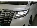LEDヘッドライトです。デザイン性がよくとても明るいので、夜間の走行や悪天候でも安心です。しかも長寿命!