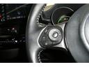 ステアリングスイッチ付き。前方から目を離すことなく操作することが可能です。