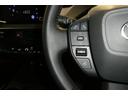 ステアリングスイッチ付き。前方から目を離すことなく操作することが可能です。
