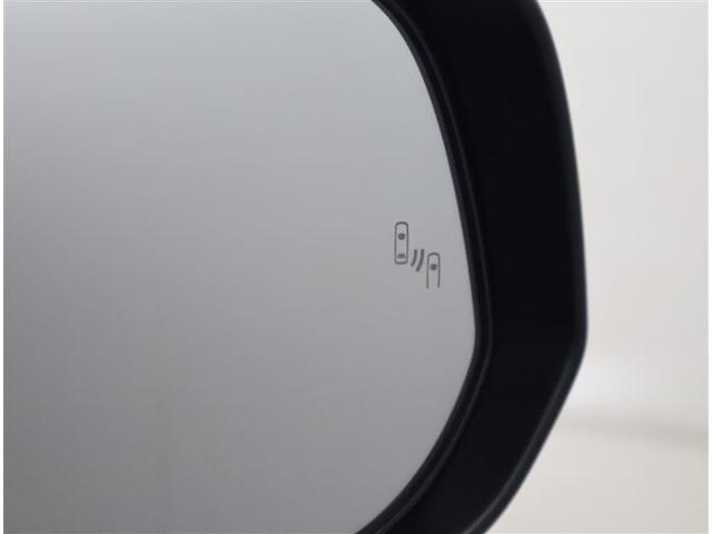 ノア ハイブリッドＳ－Ｚ　フルセグ　メモリーナビ　ＤＶＤ再生　後席モニター　バックカメラ　衝突被害軽減システム　ＥＴＣ　両側電動スライド　ＬＥＤヘッドランプ　乗車定員７人　３列シート　ワンオーナー（30枚目）