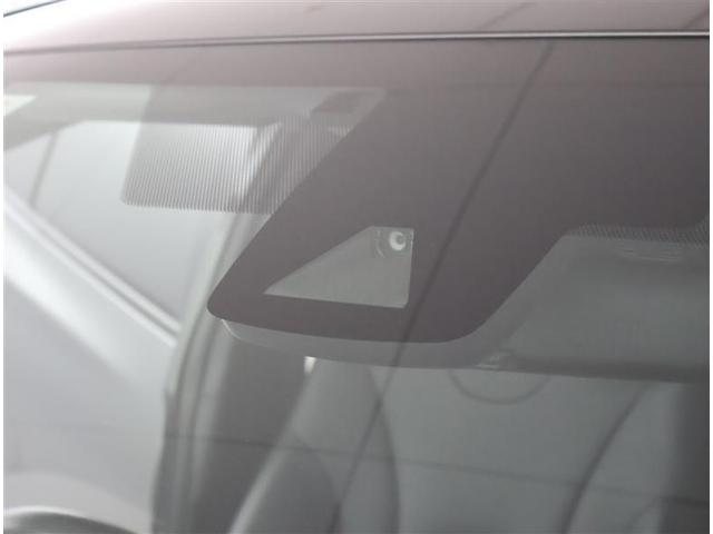 プリウス Ｓツーリングセレクション　フルセグ　メモリーナビ　ＤＶＤ再生　バックカメラ　衝突被害軽減システム　ＥＴＣ　ＬＥＤヘッドランプ　フルエアロ（9枚目）