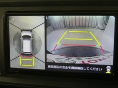 パノラミックビューモニター付きです。車両を上から見たような映像をディスプレイオーディオ画面に表示。運転席からの目視だけでは見にくい、車両周辺の状況をリアルタイムでしっかり確認できます。 7