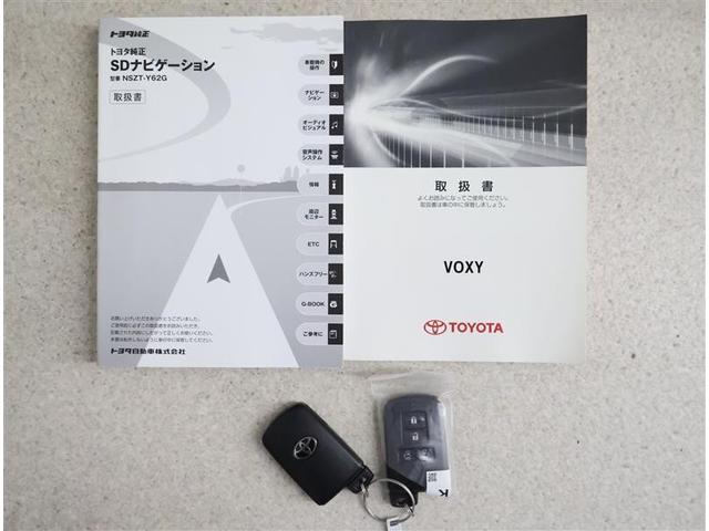 ヴォクシー ZS フルセグ メモリーナビ DVD再生 後席モニター バックカメラ ETC 両側電動スライド LEDヘッドランプ ウオークスルー 乗車定員8人 3列シート ワンオーナー フルエアロ アイドリングストップ(17枚目)