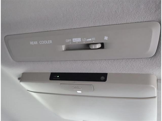 ヴォクシー ZS フルセグ メモリーナビ DVD再生 後席モニター バックカメラ ETC 両側電動スライド LEDヘッドランプ ウオークスルー 乗車定員8人 3列シート ワンオーナー フルエアロ アイドリングストップ(21枚目)