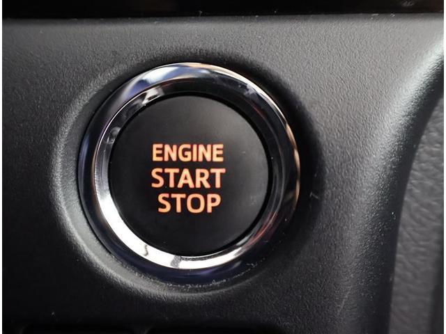 スマートキーを携帯していればキーを取り出さずにドアを施錠＆解錠。クルマの始動も可能です。