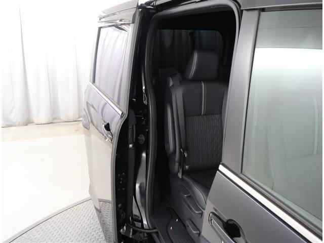 ノア ハイブリッドＳ－Ｚ　フルセグ　メモリーナビ　ＤＶＤ再生　後席モニター　バックカメラ　衝突被害軽減システム　ＥＴＣ　ドラレコ　両側電動スライド　ＬＥＤヘッドランプ　乗車定員７人　３列シート　ワンオーナー（10枚目）