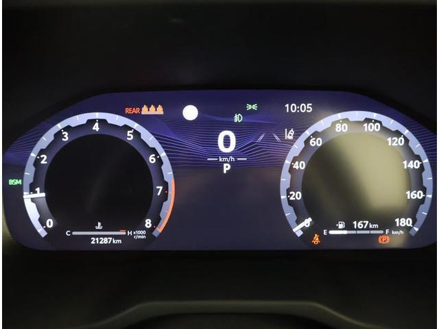 とっても見やすいメーターです。夜間時はラグジュアリーな気分にさせてくれる照明が魅力ですので、夜のドライブも楽しみになりますよ♪