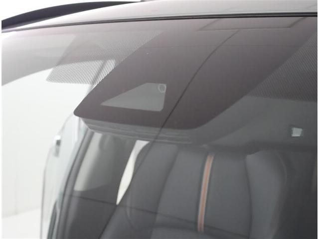 サポカーＳとは、衝突被害軽減ブレーキに加えて、高齢者に多いと言われている踏み間違い事故防止をサポートする機能です。詳しくは販売店スタッフまでおたずねください。