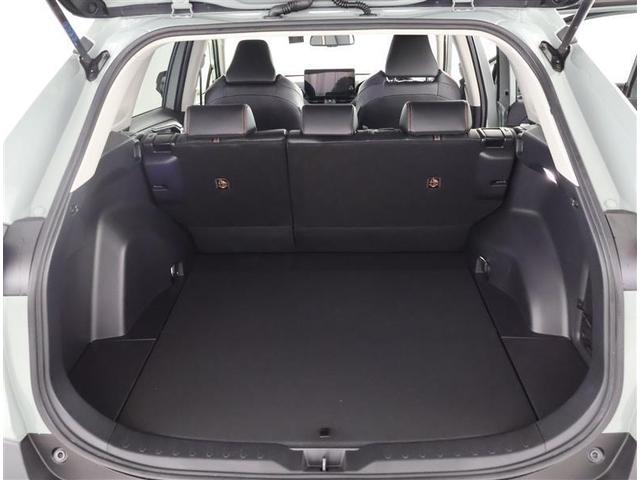 開口部の広いラゲージスペースは、ゴルフバックなどの荷物もラクラク積み込めます。