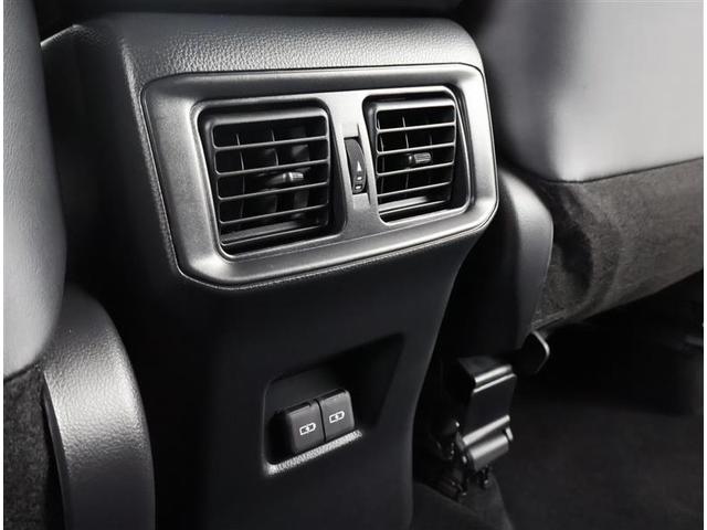 後席用にもエアコンの吹き出し口があり快適です。どの席に座っても快適なドライブが楽しめます♪