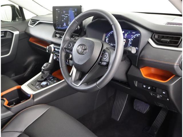 高いホールド性で運転姿勢が安定します。長距離ドライブでも疲れにくいのが魅力です。快適なドライビングライフをお送りください♪