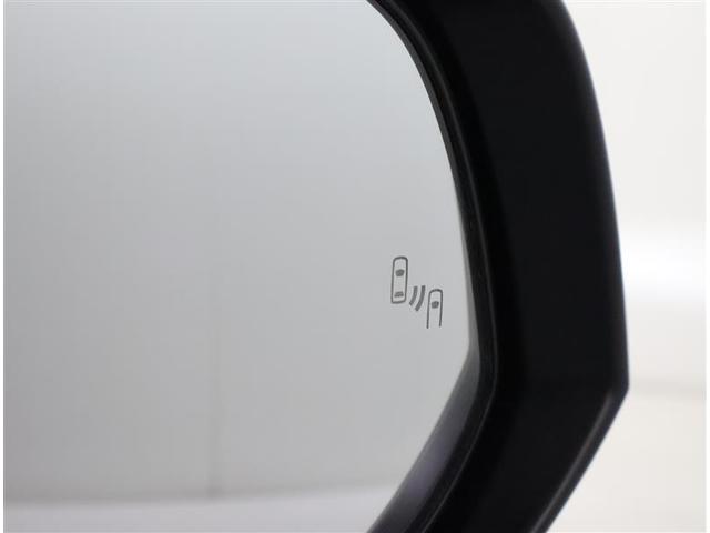 隣車線を走る車両をレーダーで検知し、ドアミラーでは確認しにくい後側方エリアに存在する車両に加え、急接近してくる車両も検知します。車両を検知するとドアミラーに搭載されたＬＥＤインジケーターが点灯します。