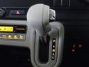 親しみやすいシフトです。 坂道や信号の多い日本では操作が簡単でいいです。 シフトチェンジしやすい所に配置されているので操作し易いですよ。