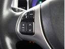 ステアリングスイッチ付き。前方から目を離すことなく操作することが可能です。