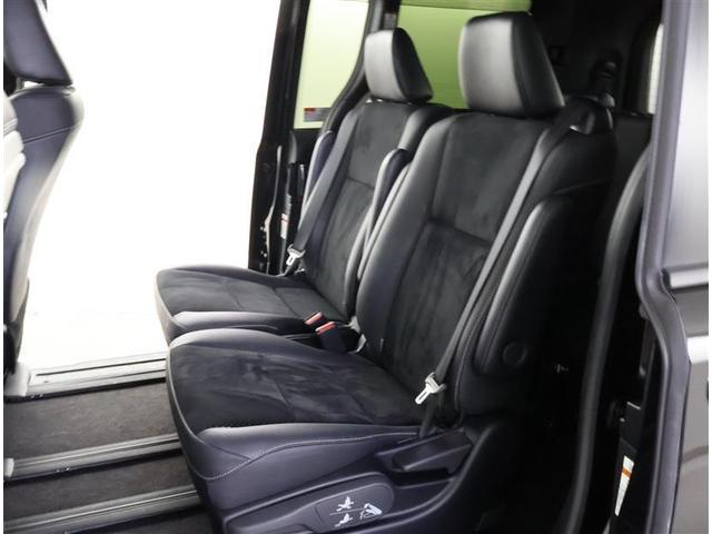 ヴォクシー ハイブリッドZS 煌III フルセグ メモリーナビ DVD再生 後席モニター バックカメラ 衝突被害軽減システム ETC 両側電動スライド LEDヘッドランプ 乗車定員7人 3列シート ワンオーナー フルエアロ(13枚目)