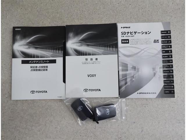 ヴォクシー ハイブリッドZS 煌III フルセグ メモリーナビ DVD再生 後席モニター バックカメラ 衝突被害軽減システム ETC 両側電動スライド LEDヘッドランプ 乗車定員7人 3列シート ワンオーナー フルエアロ(19枚目)