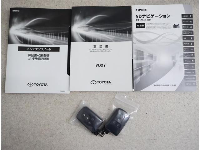 ヴォクシー ハイブリッドＺＳ　煌ＩＩＩ　フルセグ　メモリーナビ　ＤＶＤ再生　衝突被害軽減システム　ＥＴＣ　両側電動スライド　ＬＥＤヘッドランプ　乗車定員７人　３列シート　ワンオーナー　フルエアロ（10枚目）