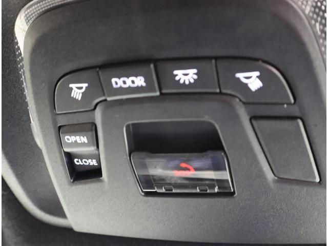 カローラクロス ハイブリッド　Ｚ　サンルーフ　フルセグ　メモリーナビ　ＤＶＤ再生　バックカメラ　衝突被害軽減システム　ＥＴＣ　ＬＥＤヘッドランプ　ワンオーナー（30枚目）