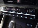 左右独立温度コントロールフルオートエアコンです。運転席、助手席それぞれで独立して温度設定ができます。冷え性の方が乗っても安心ですね♪