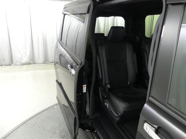 ヴォクシー ZS 煌III フルセグ メモリーナビ DVD再生 バックカメラ 衝突被害軽減システム ETC 両側電動スライド LEDヘッドランプ ウオークスルー 乗車定員7人 3列シート ワンオーナー フルエアロ(12枚目)