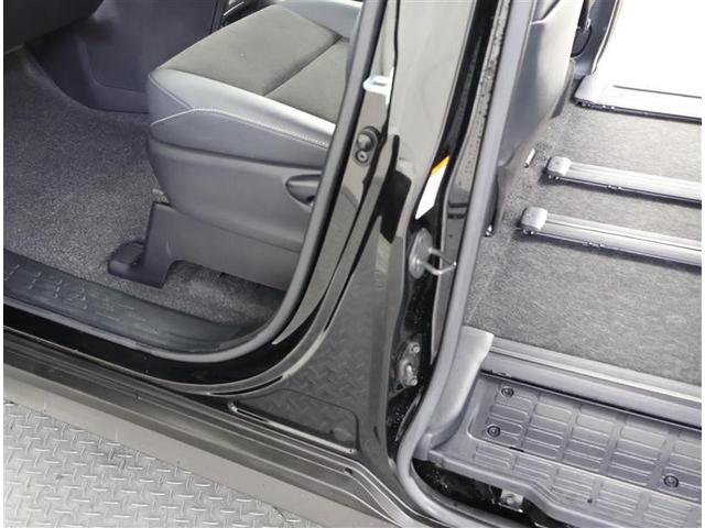 ノア Si ダブルバイビーII 4WD フルセグ メモリーナビ DVD再生 後席モニター バックカメラ 衝突被害軽減システム ETC 両側電動スライド LEDヘッドランプ ウオークスルー 乗車定員7人 3列シート ワンオーナー(20枚目)