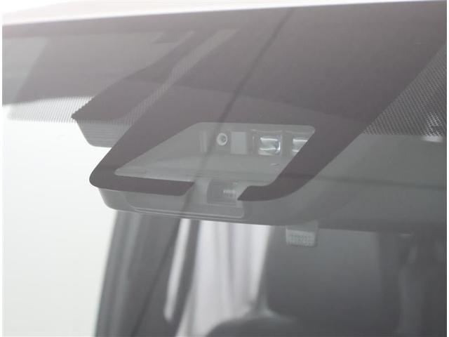 ノア ハイブリッドSi ダブルバイビーII フルセグ メモリーナビ DVD再生 バックカメラ 衝突被害軽減システム ETC 両側電動スライド LEDヘッドランプ 乗車定員7人 3列シート フルエアロ(9枚目)