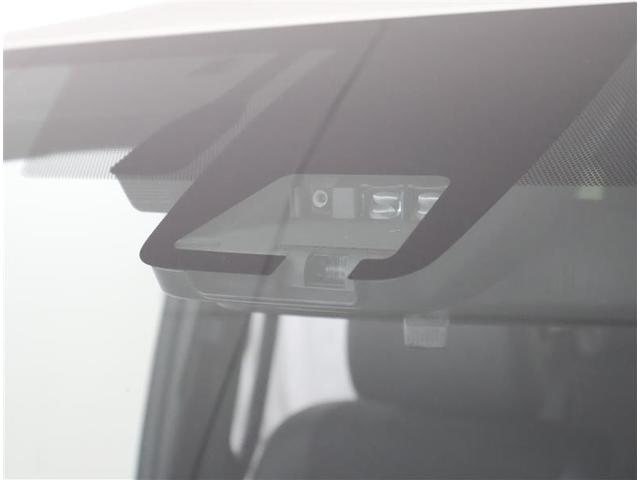 ヴォクシー ハイブリッドＺＳ　煌ＩＩＩ　フルセグ　メモリーナビ　ＤＶＤ再生　バックカメラ　衝突被害軽減システム　ＥＴＣ　両側電動スライド　ＬＥＤヘッドランプ　乗車定員７人　３列シート　ワンオーナー　フルエアロ（9枚目）