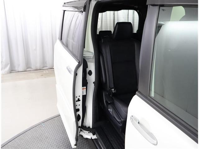 ヴォクシー ハイブリッドＺＳ　煌ＩＩＩ　フルセグ　メモリーナビ　ＤＶＤ再生　バックカメラ　衝突被害軽減システム　ＥＴＣ　両側電動スライド　ＬＥＤヘッドランプ　乗車定員７人　３列シート　ワンオーナー　フルエアロ（12枚目）