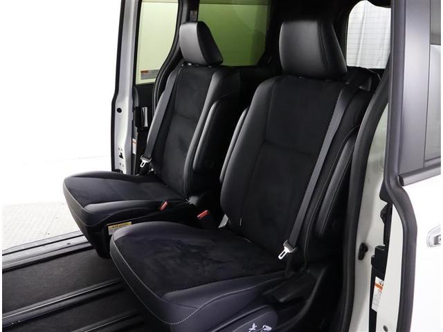 ヴォクシー ハイブリッドＺＳ　煌ＩＩＩ　フルセグ　メモリーナビ　ＤＶＤ再生　バックカメラ　衝突被害軽減システム　ＥＴＣ　両側電動スライド　ＬＥＤヘッドランプ　乗車定員７人　３列シート　ワンオーナー　フルエアロ（14枚目）