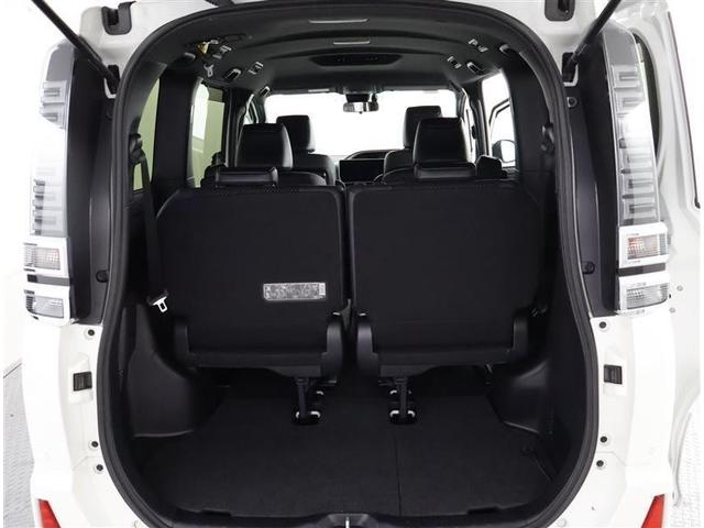 ヴォクシー ハイブリッドＺＳ　煌ＩＩＩ　フルセグ　メモリーナビ　ＤＶＤ再生　バックカメラ　衝突被害軽減システム　ＥＴＣ　両側電動スライド　ＬＥＤヘッドランプ　乗車定員７人　３列シート　ワンオーナー　フルエアロ（16枚目）