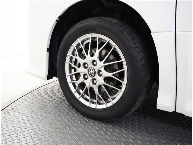 ヴォクシー ハイブリッドＺＳ　煌ＩＩＩ　フルセグ　メモリーナビ　ＤＶＤ再生　バックカメラ　衝突被害軽減システム　ＥＴＣ　両側電動スライド　ＬＥＤヘッドランプ　乗車定員７人　３列シート　ワンオーナー　フルエアロ（17枚目）