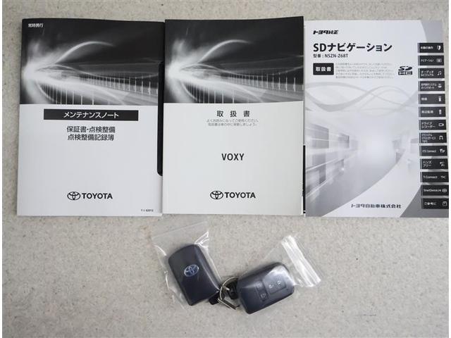 ヴォクシー ハイブリッドＺＳ　煌ＩＩＩ　フルセグ　メモリーナビ　ＤＶＤ再生　バックカメラ　衝突被害軽減システム　ＥＴＣ　両側電動スライド　ＬＥＤヘッドランプ　乗車定員７人　３列シート　ワンオーナー　フルエアロ（19枚目）