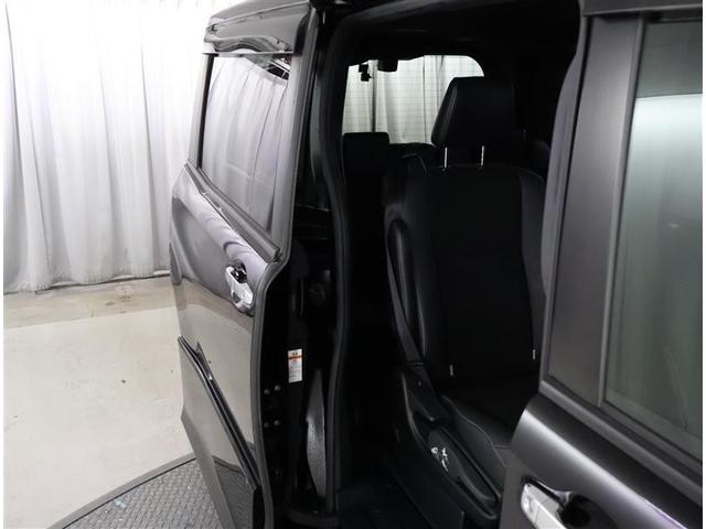 ノア ハイブリッドＳｉ　ダブルバイビーＩＩ　フルセグ　メモリーナビ　ＤＶＤ再生　バックカメラ　衝突被害軽減システム　ＥＴＣ　ドラレコ　両側電動スライド　ＬＥＤヘッドランプ　乗車定員７人　３列シート　フルエアロ（12枚目）