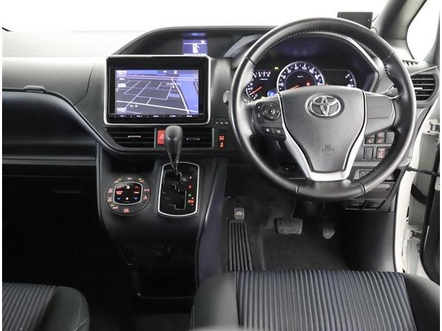 ノア Ｓｉ　フルセグ　メモリーナビ　ＤＶＤ再生　後席モニター　バックカメラ　衝突被害軽減システム　ＥＴＣ　ドラレコ　両側電動スライド　ＬＥＤヘッドランプ　ウオークスルー　乗車定員８人　３列シート　ワンオーナー（4枚目）