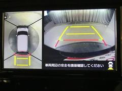 バックモニター＆パノラミックビューモニター♪車両の前後左右に搭載した４つのカメラの映像を合成し、車を真上から見ているような映像を表示♪ 7