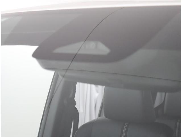 ノア ハイブリッドＳ－Ｚ　フルセグ　メモリーナビ　ＤＶＤ再生　後席モニター　バックカメラ　衝突被害軽減システム　ＥＴＣ　両側電動スライド　ＬＥＤヘッドランプ　乗車定員７人　３列シート　ワンオーナー（9枚目）