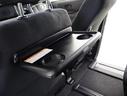 セカンドシートにはシートバックテーブル装備!