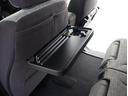 セカンドシートにはシートバックテーブル装備！