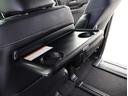 セカンドシートにはシートバックテーブル装備！