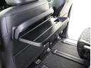 セカンドシートにはシートバックテーブル装備！