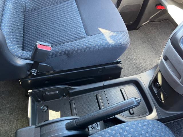 ＮＶ２００バネットバン ＧＸ　純正ナビ　バックモニター　ＥＴＣ　キーレス　ドライブレコーダー　フェンダーポール　両側スライドドア　フォグ　ＡＢＳ　マット　サイドバイザー（31枚目）